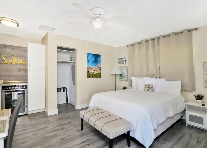 Latitude 26 Waterfront Boutique Resort - Fort Myers Beach