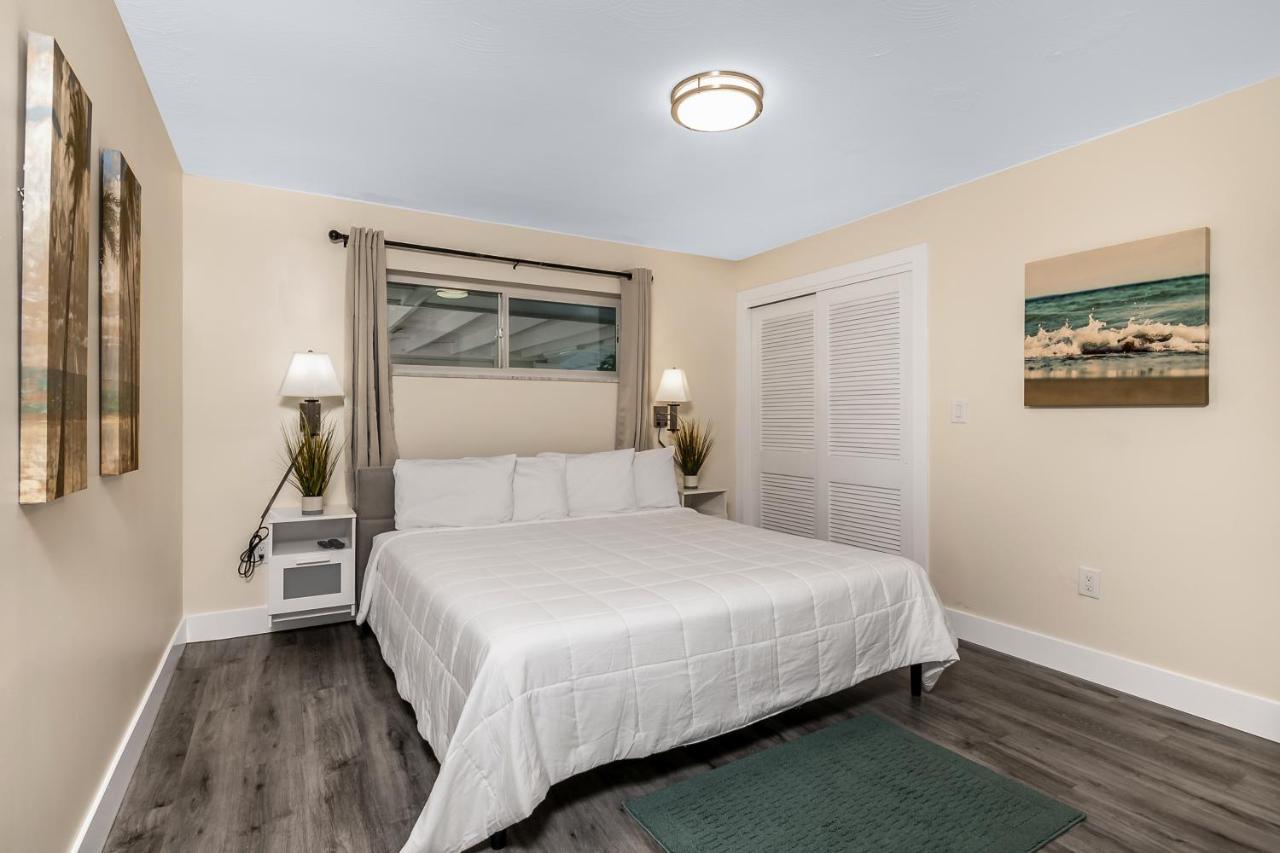 Latitude 26 Waterfront Boutique - Myers Gasthof