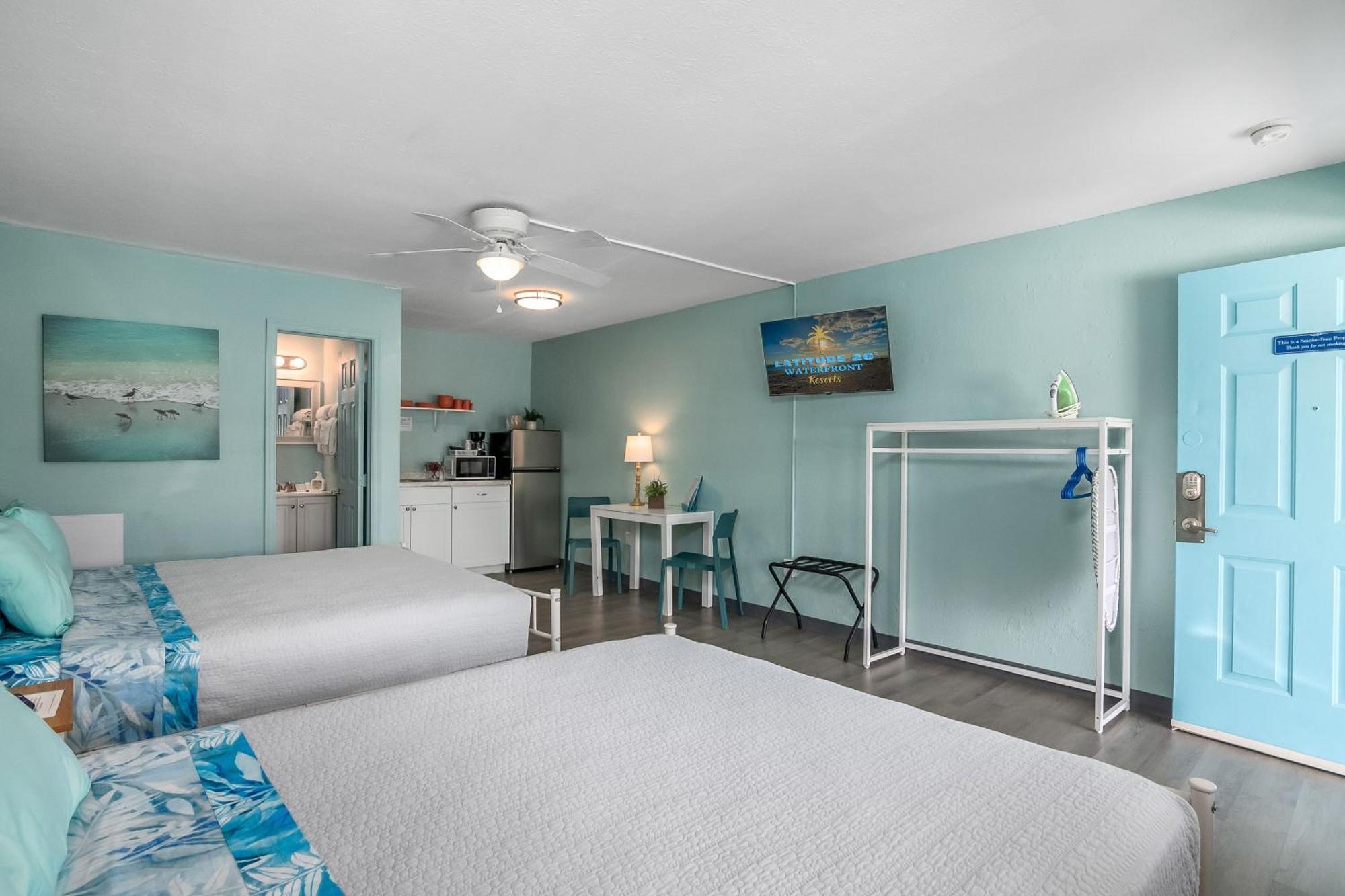 Latitude 26 Waterfront Boutique - Myers Fort Myers Beach