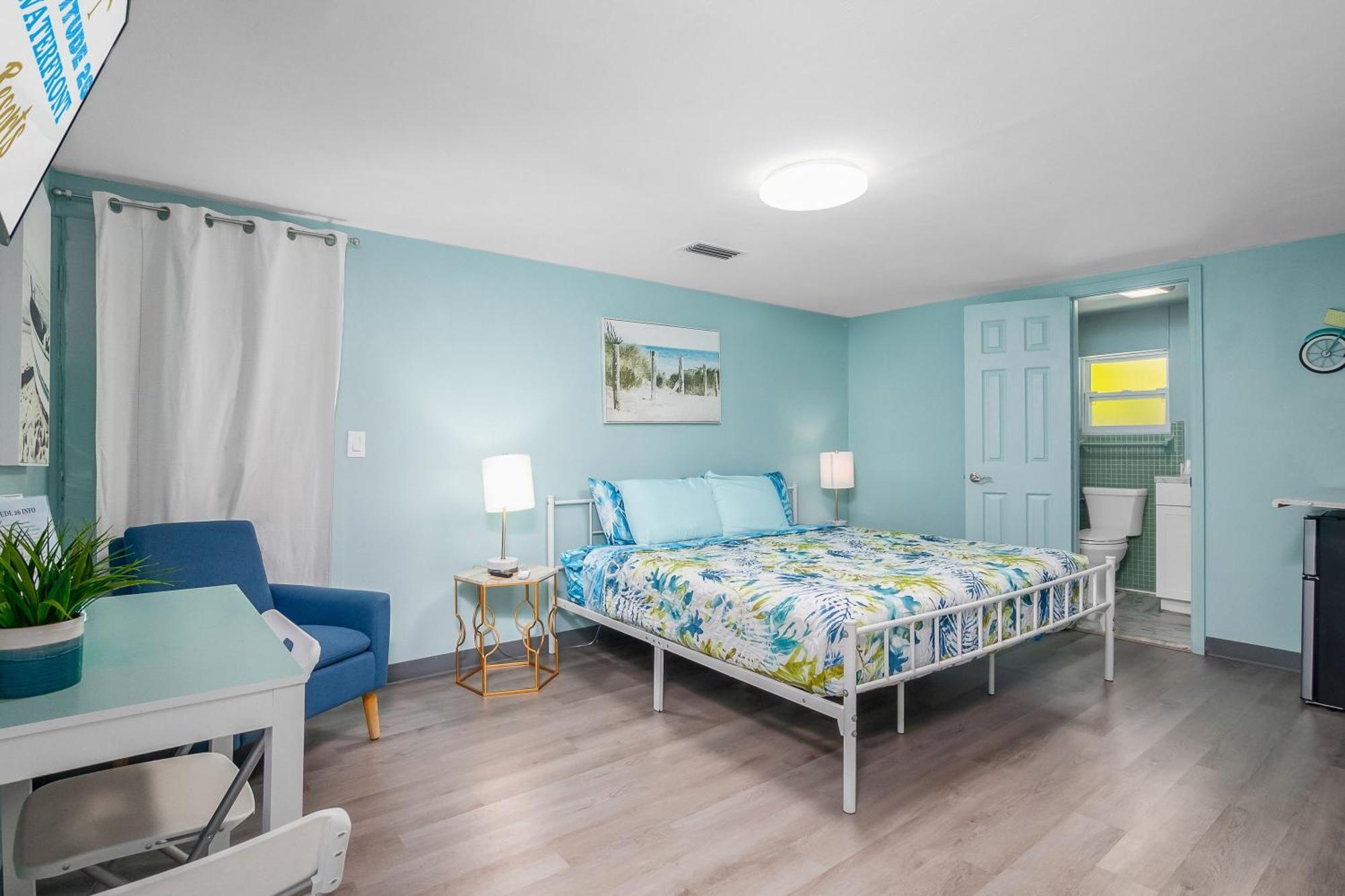 Latitude 26 Waterfront Boutique - Myers Gasthof