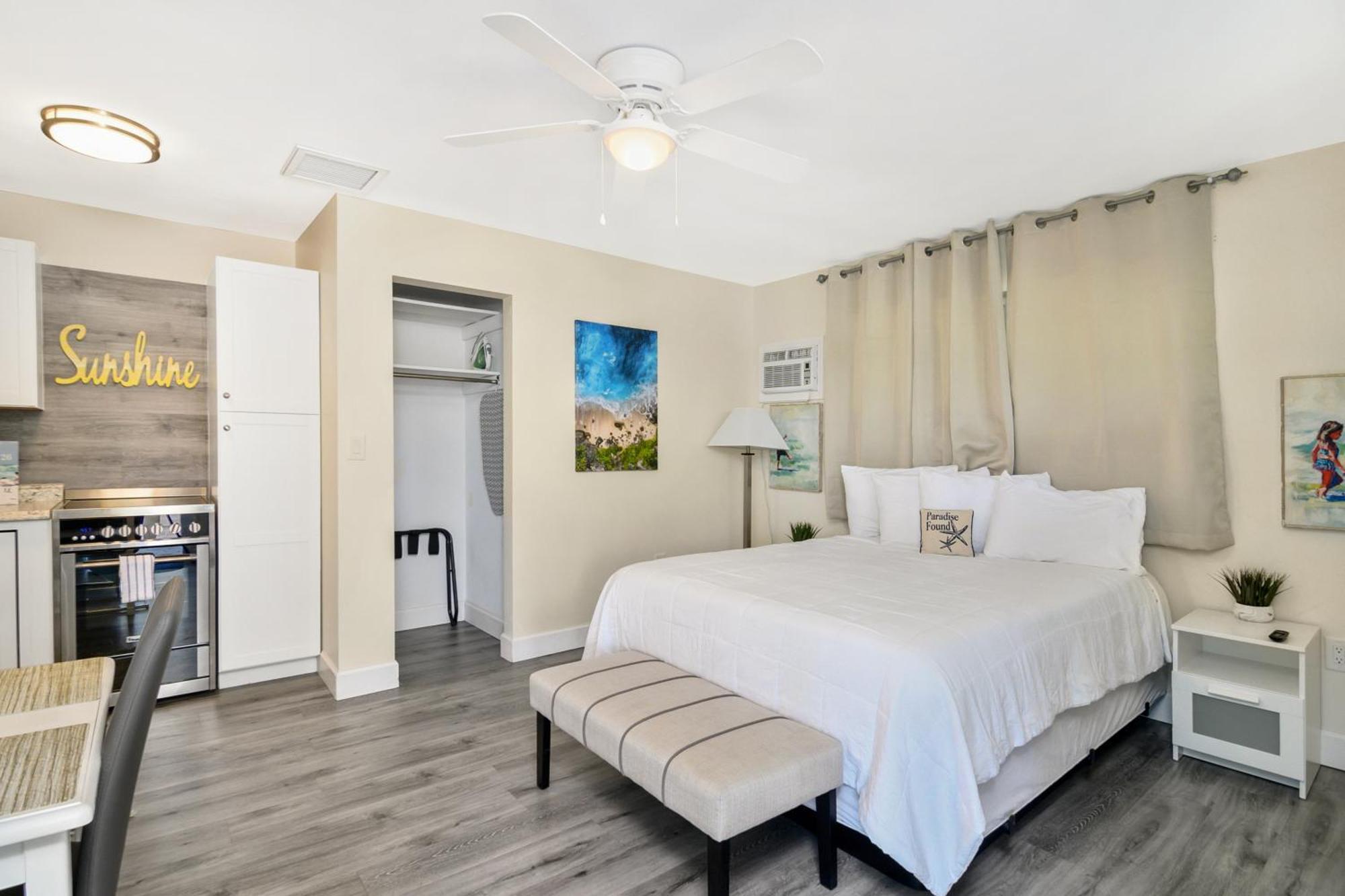 Latitude 26 Waterfront Boutique - Myers Locanda